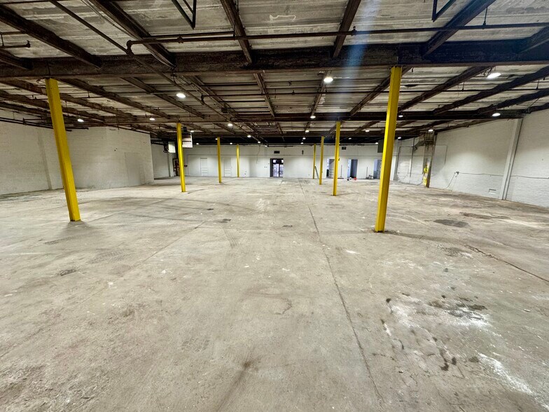 More Photos Of 1310 W Gate City Blvd, Greensboro Warehouse For Lease