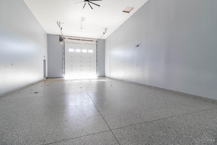 More Photos Of 4202 Mason Pointe Dr, Mason Light Distribution For Sale