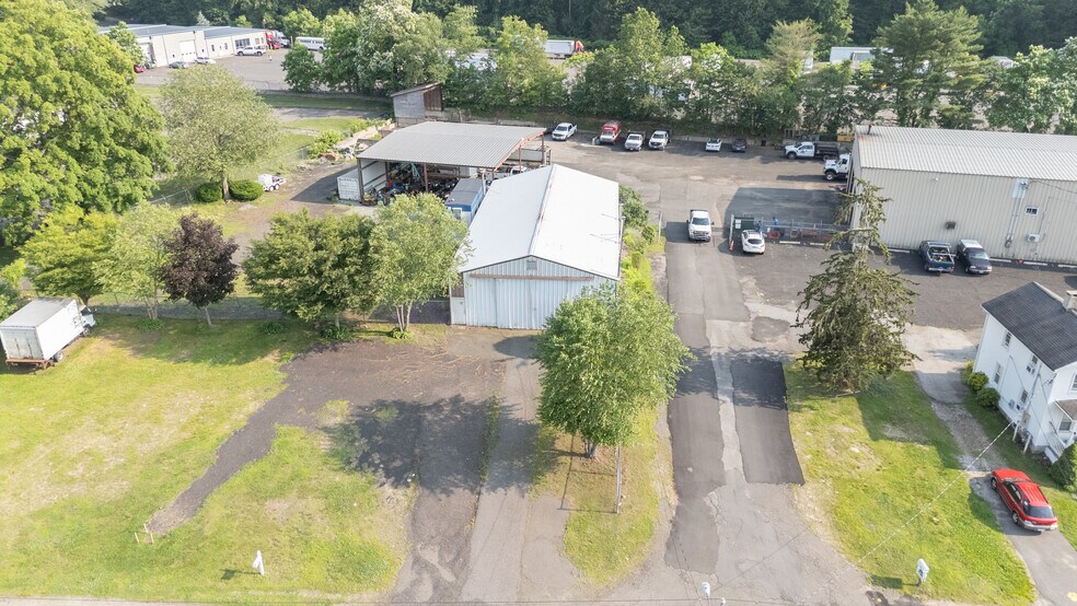 More Photos Of 130 Day St, Seymour Warehouse For Lease