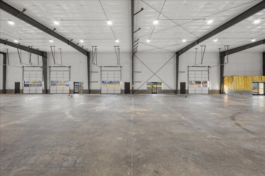 More Photos Of 167 Bateman Dr, Medford Light Manufacturing For Lease
