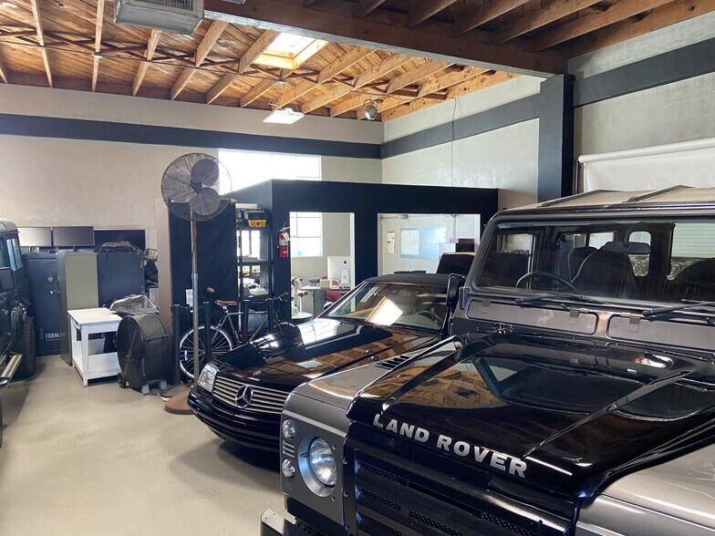 More Photos Of 8940 National Blvd, Los Angeles General Retail For Sale