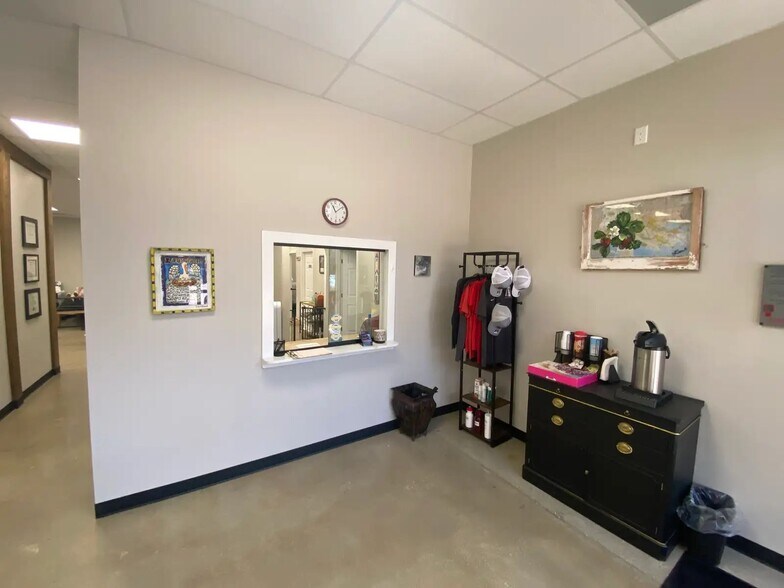 More Photos Of 18539 LA-22, Ponchatoula Storefront Retail Office For Sale