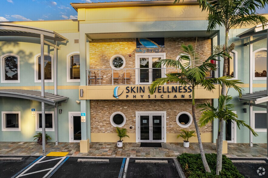 More Photos Of 1300 Goodlette Rd N, Naples Office For Sale