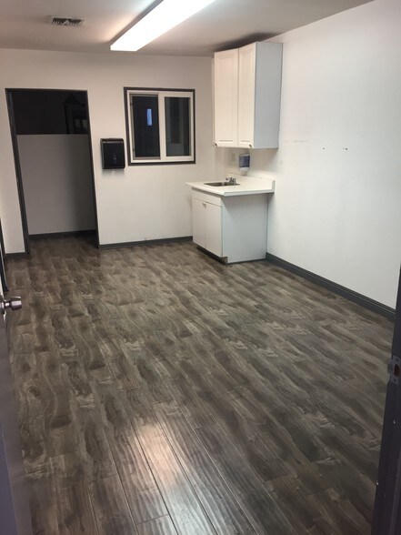 More Photos Of 900 W Hyde Park Blvd, Inglewood Warehouse For Lease
