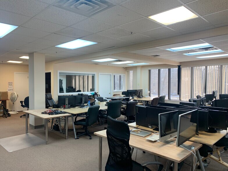 More Photos Of 240-260 W Nyack Rd, West Nyack Warehouse For Lease