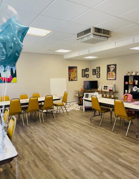 More Photos Of 520-522 E Eleven Mile Rd, Royal Oak Freestanding For Sale