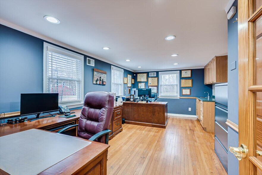 More Photos Of 27 N Main St, Marlboro Office For Sale