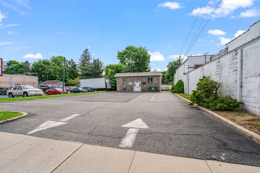 More Photos Of 312 Larkfield Rd, East Northport Office For Lease