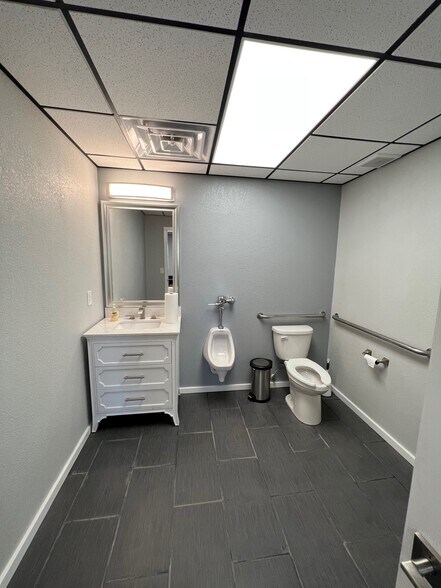 More Photos Of 845 W Moreno Ave, Colorado Springs Warehouse For Sale