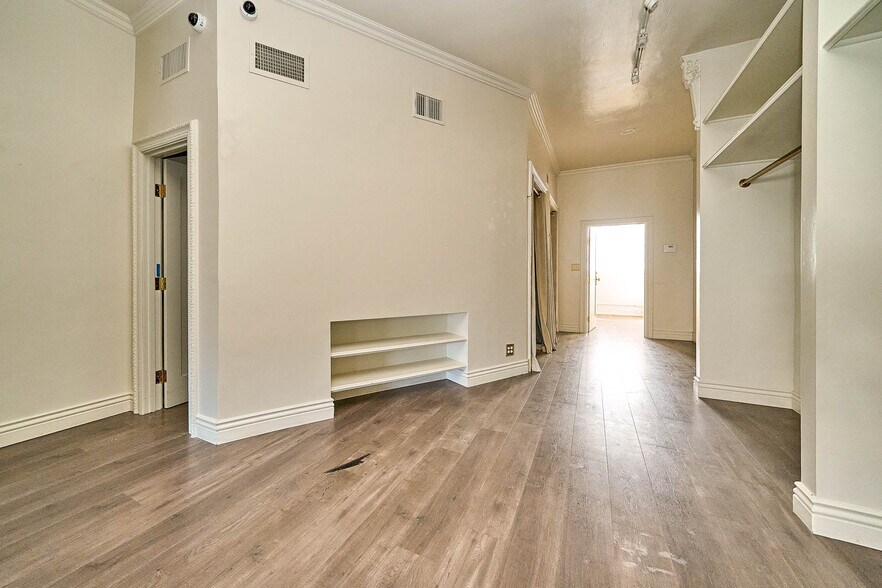 More Photos Of 355-359 Robertson Blvd, Beverly Hills Storefront Retail Office For Lease