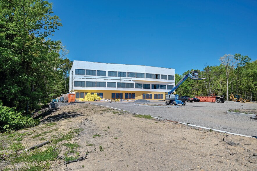 More Photos Of 2298 Lakewood Rd, Toms River Office For Lease