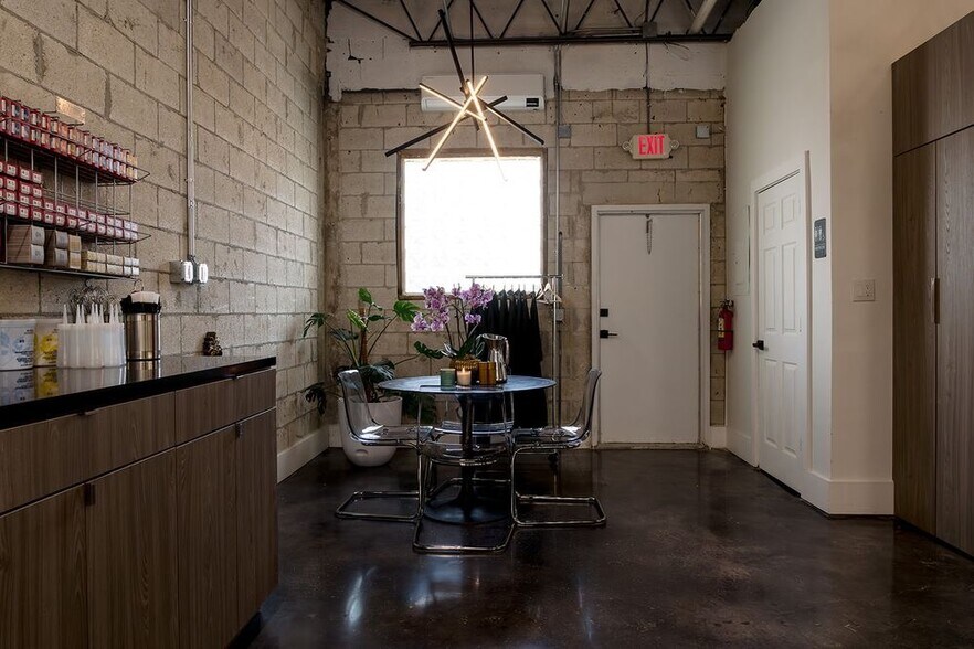 More Photos Of 3325-3327 NE 32nd St, Fort Lauderdale Storefront Retail Office For Sale