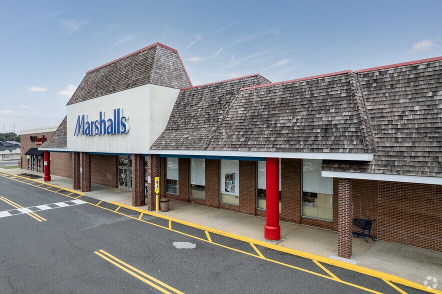 More Photos Of 1026-1140 Broad St, Shrewsbury Unknown For Lease