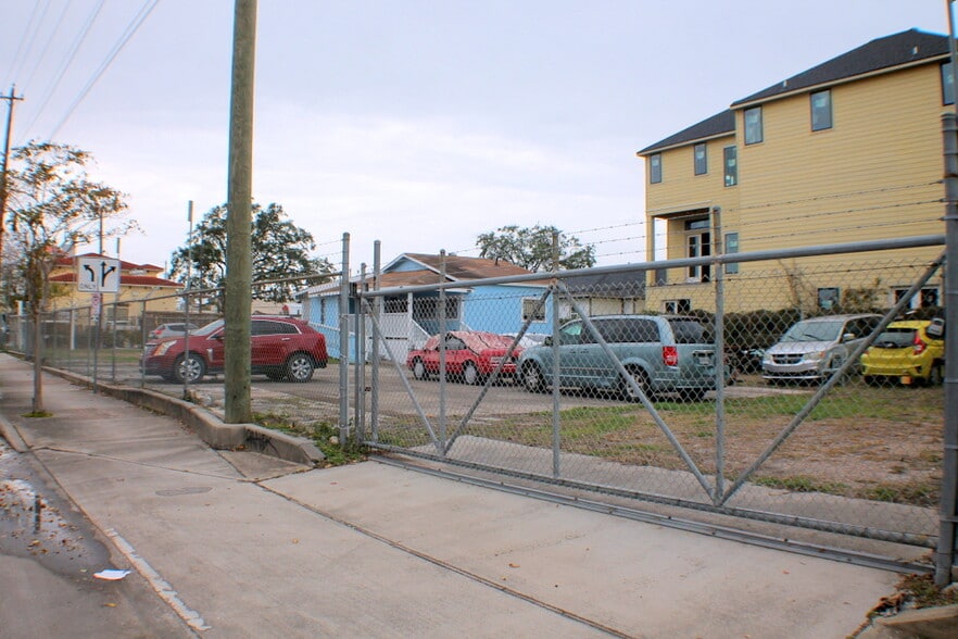 More Photos Of 3825 Harrisburg blvd, Houston Land For Sale