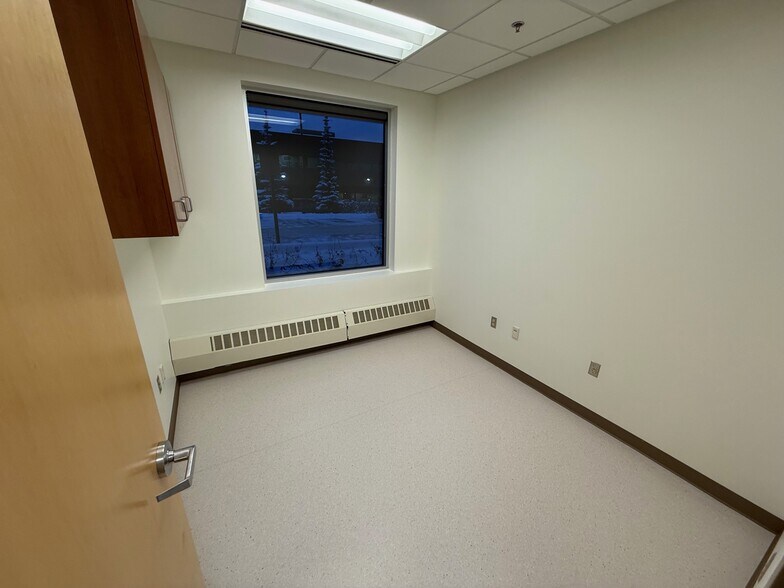 More Photos Of 4015 Lake Otis Pky, Anchorage Office For Lease