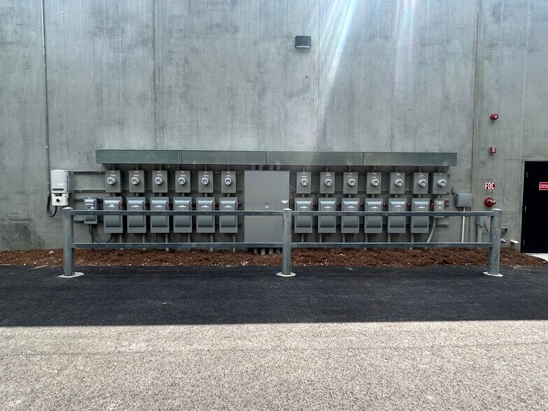 More Photos Of 6548 Ward Ave, Charleston Light Distribution For Lease