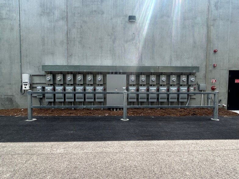 More Photos Of 6548 Ward Ave, Charleston Light Distribution For Lease