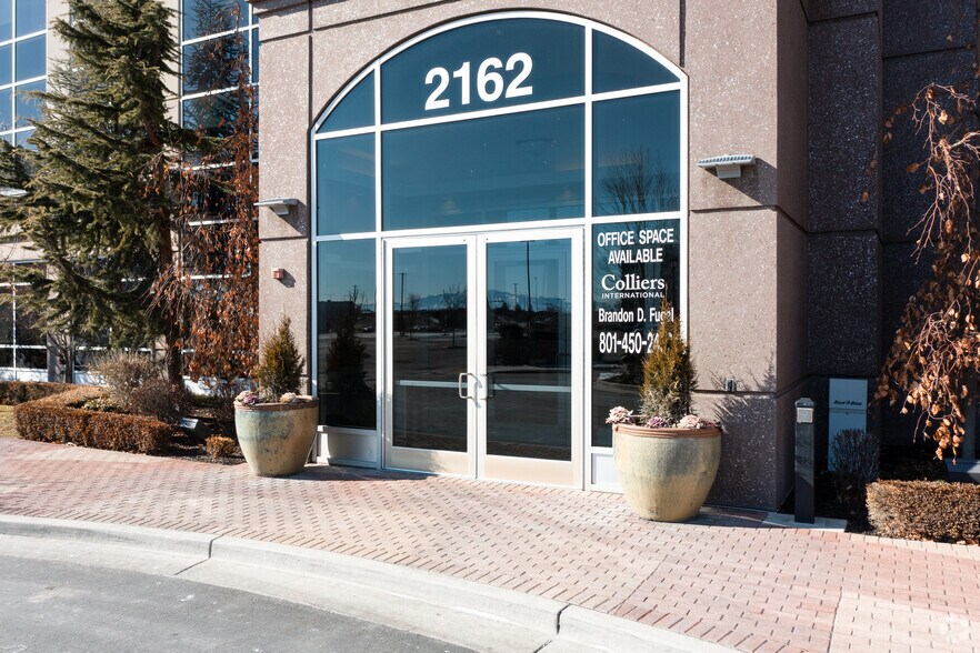 More Photos Of 2162 W Grove Pky, Pleasant Grove Office For Sale