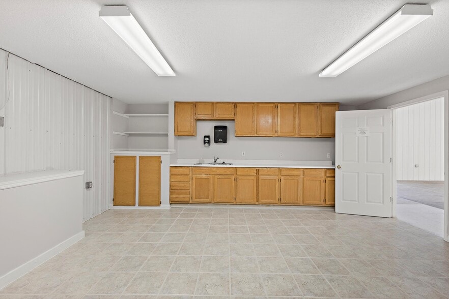 More Photos Of 1251 Montvue Rd, Kingsport Warehouse For Sale