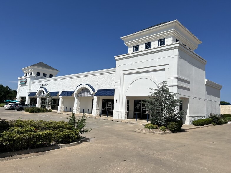 More Photos Of 1444-1468 N Kelly Dr, Edmond Storefront Retail Office For Sale