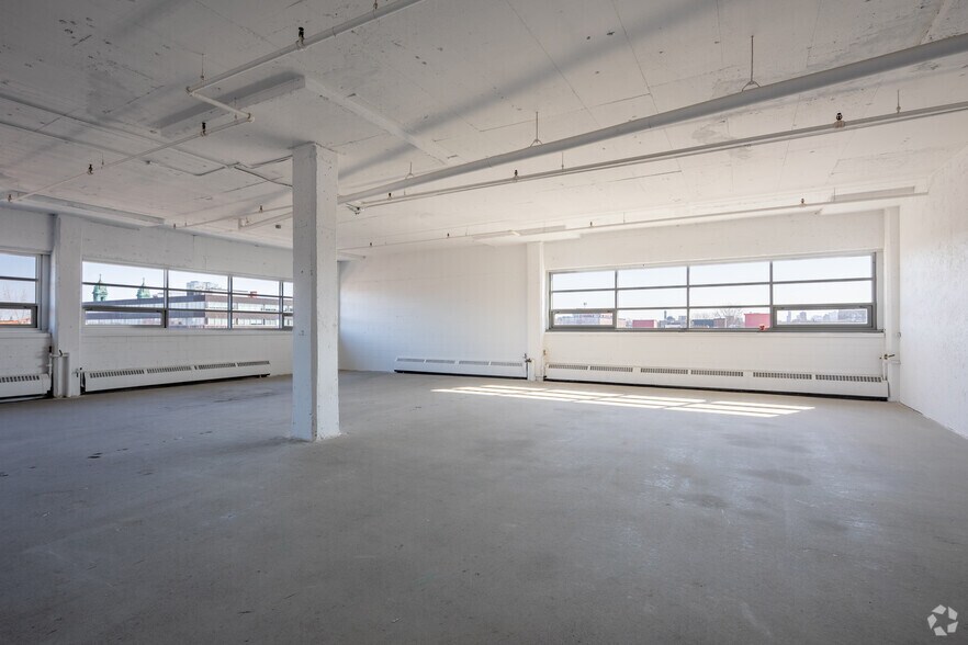 More Photos Of 6750 Av de l'Esplanade, Montréal Office For Lease