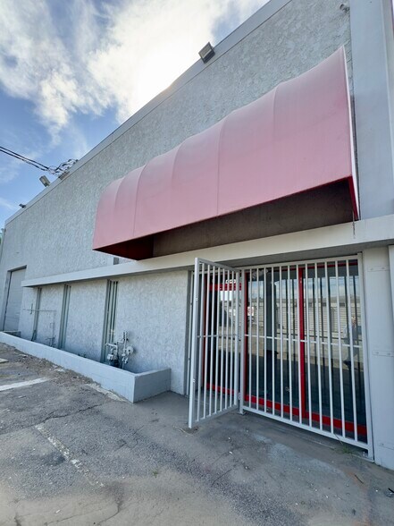 More Photos Of 9819 Glenoaks Blvd, Sun Valley Manufacturing For Sale