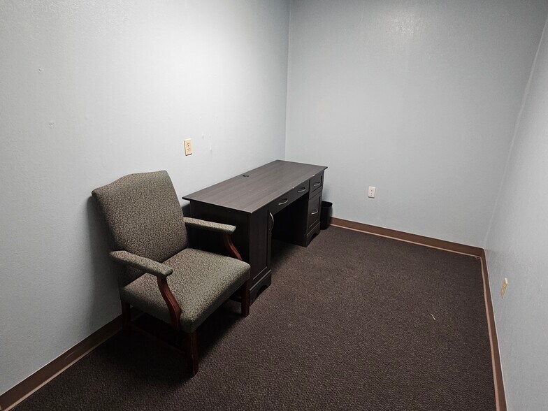 More Photos Of 97 S 4th St, Ishpeming Office For Lease