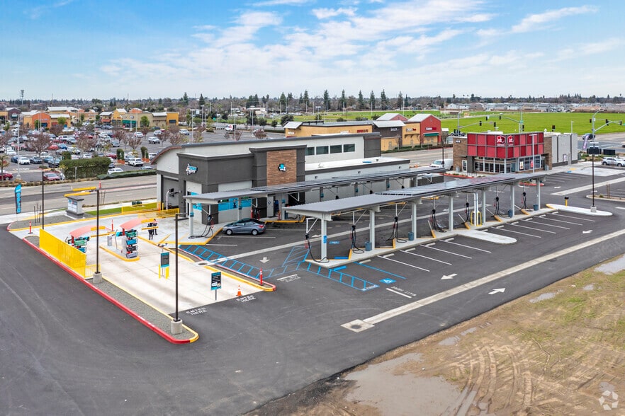 More Photos Of 318 W Shannon Pky, Visalia Carwash For Sale