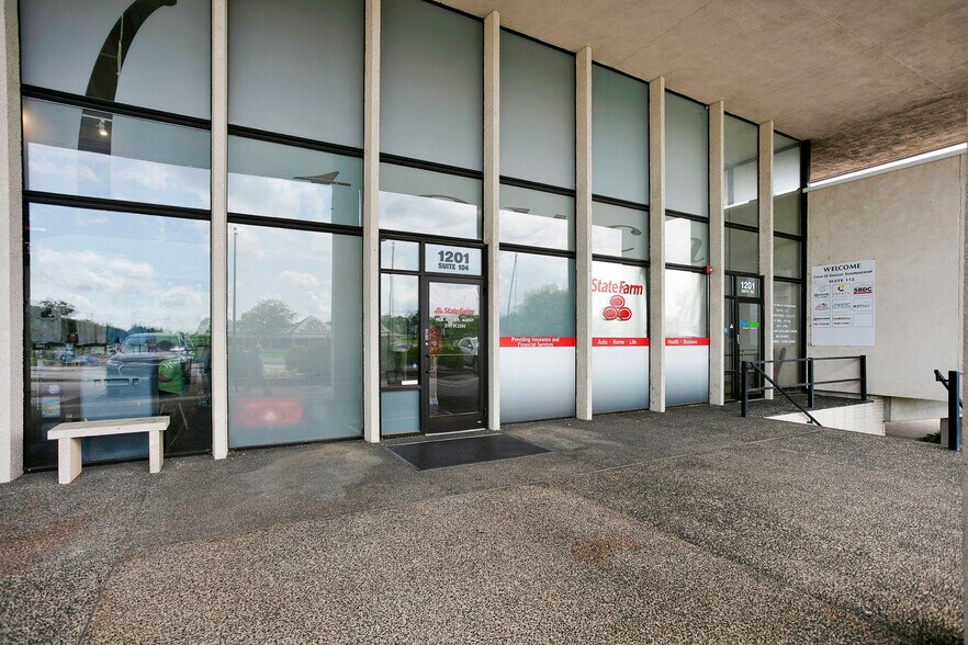 More Photos Of 1201 N Dixie Ave, Elizabethtown Flex For Lease