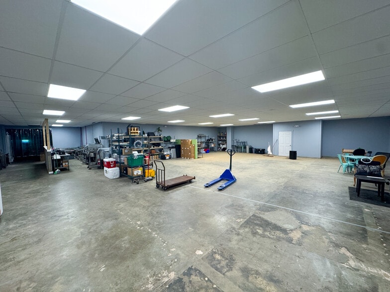 More Photos Of 2110 Carson St, Nashville Warehouse For Lease