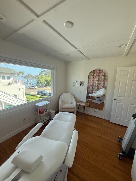 More Photos Of 7880 Exchange Pl, La Jolla Freestanding For Lease