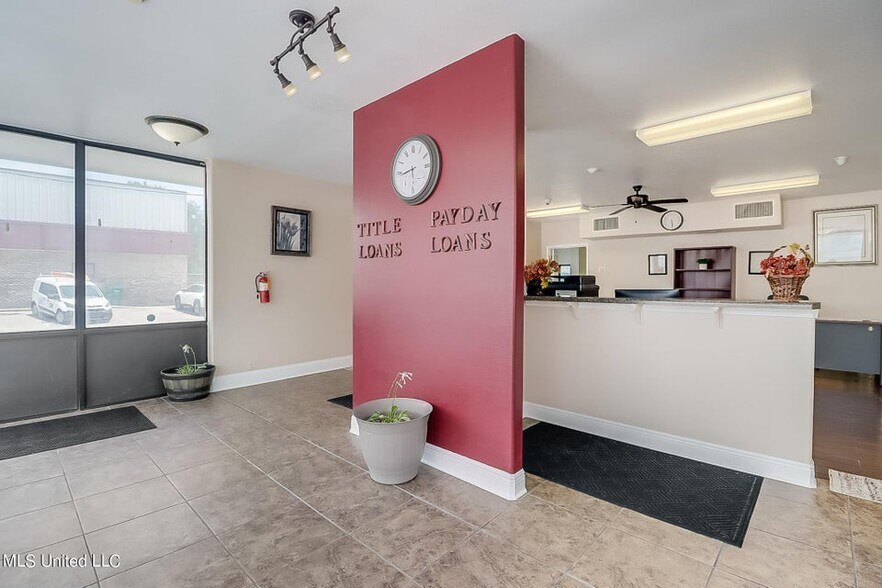 More Photos Of 507 Pass Rd, Gulfport Office For Sale