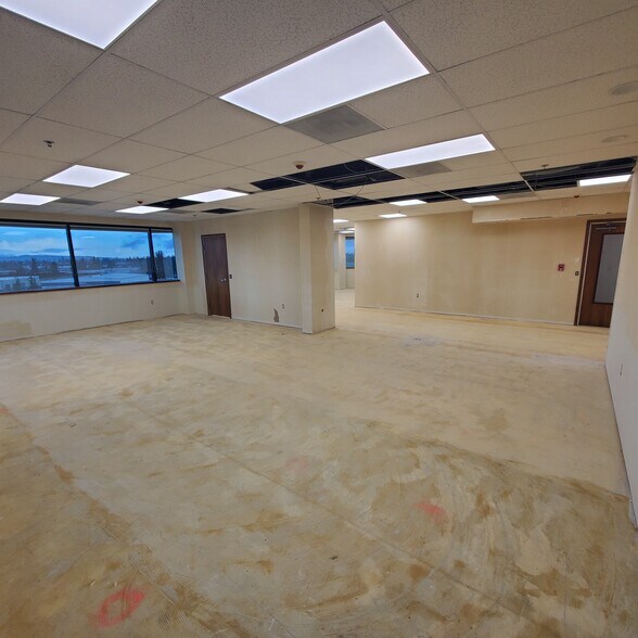 More Photos Of 2601 25th St SE, Salem Office For Lease