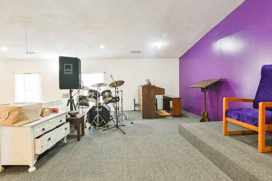 More Photos Of 2766 White Oak Dr, Decatur Religious Facility For Sale