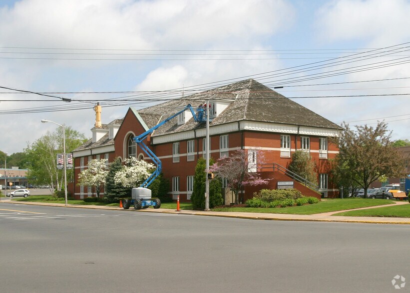 More Photos Of 10 N Main St, Bristol Medical For Lease