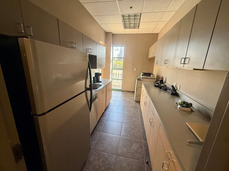 More Photos Of 960194 Gateway Blvd, Fernandina Beach Office For Lease