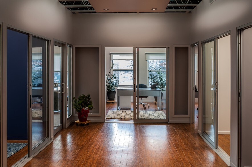 More Photos Of 30 W Main St, Riverhead Office For Lease