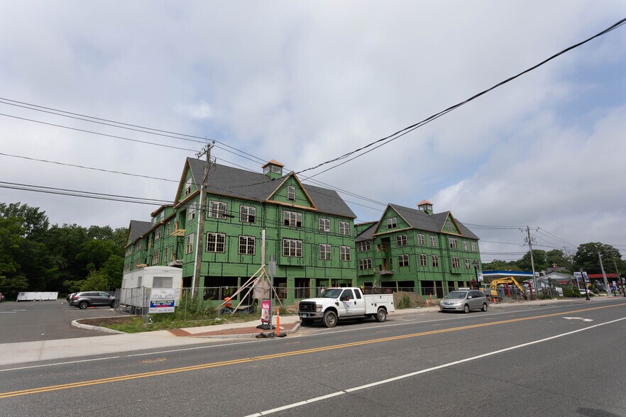 More Photos Of 800 Federal Rd, Brookfield Apartments For Lease