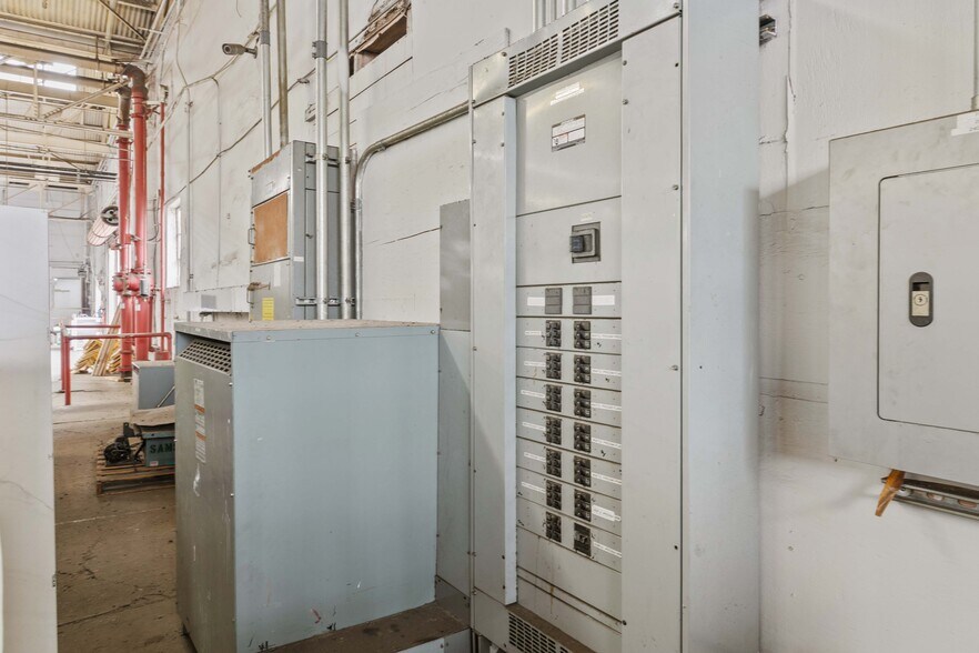 More Photos Of 3255 Saco St, Vernon Warehouse For Lease