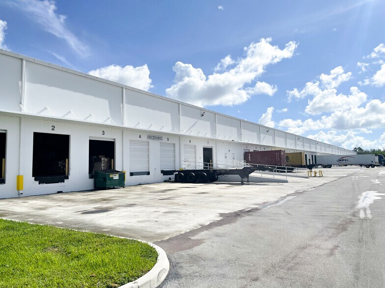 More Photos Of 1530 NW 98th Ct, Miami Unknown For Lease