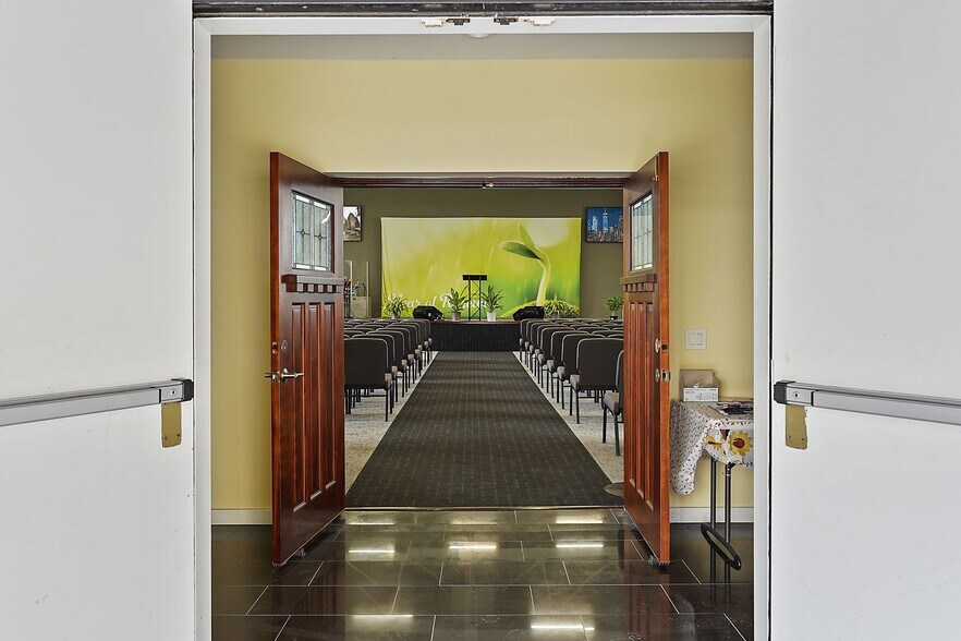 More Photos Of 1221 Oakdale Ave, San Francisco Religious Facility For Sale