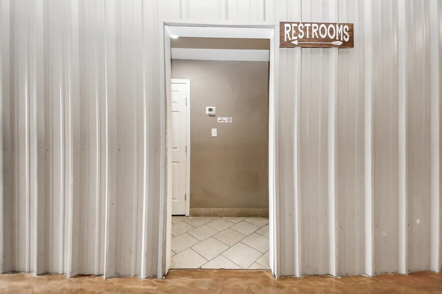 More Photos Of 11730 Aldine Westfield Rd, Houston Warehouse For Sale