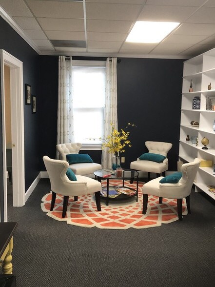 More Photos Of 680 Village Ter NE, Marietta Medical For Lease