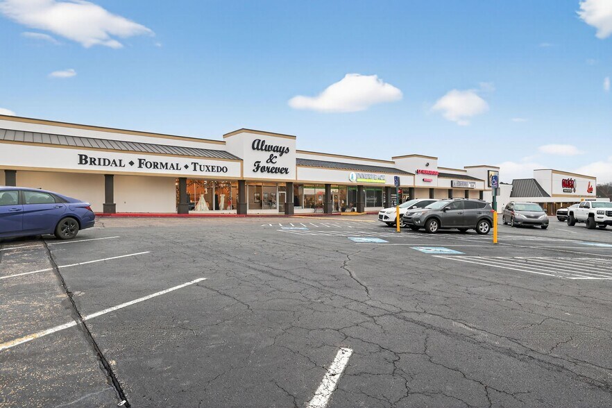 More Photos Of 1200 S Waldron Rd, Fort Smith General Retail For Sale