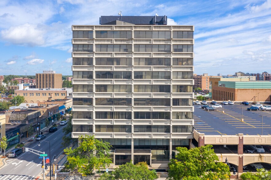 More Photos Of 701 Lee St, Des Plaines Office For Lease