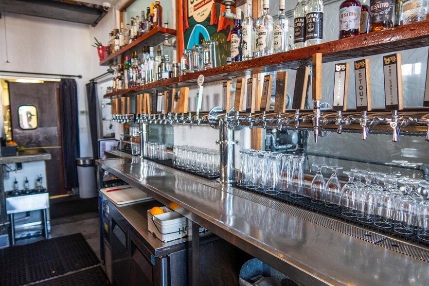 More Photos Of 1700-1712 1/2 W Sunset Blvd, Los Angeles Apartments For Lease