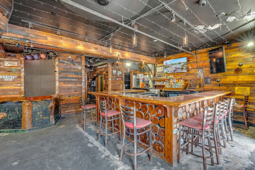More Photos Of 135 Duval St, Key West Bar For Lease