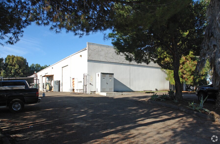 More Photos Of 1990 Friendship Dr, El Cajon Warehouse For Lease