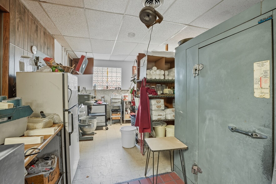 More Photos Of 5840 W 63Rd St, Chicago Freestanding For Sale