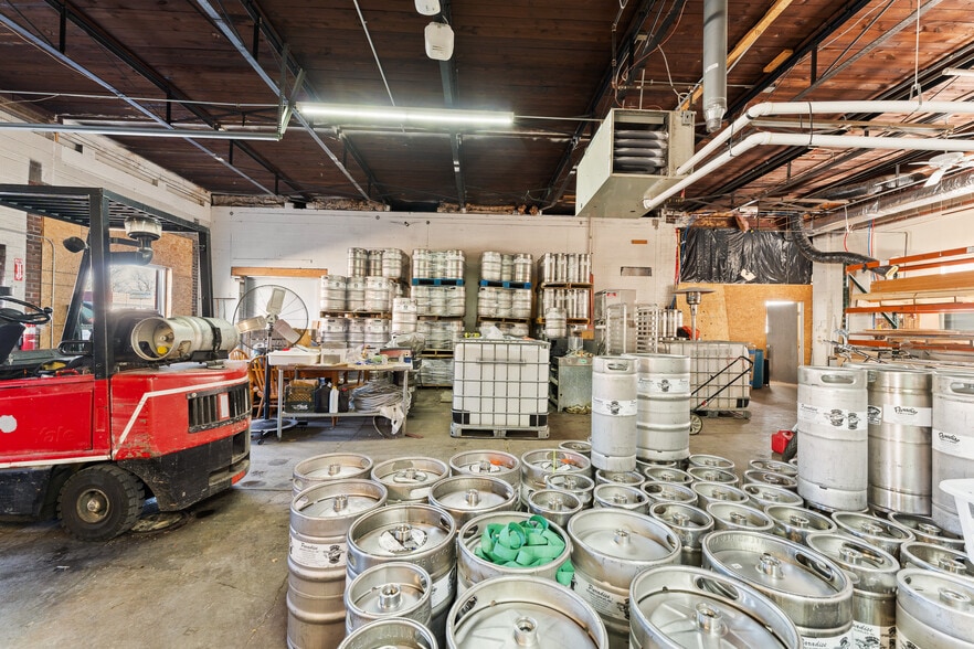 More Photos Of 237 W Main St, Williamsburg Restaurant For Sale